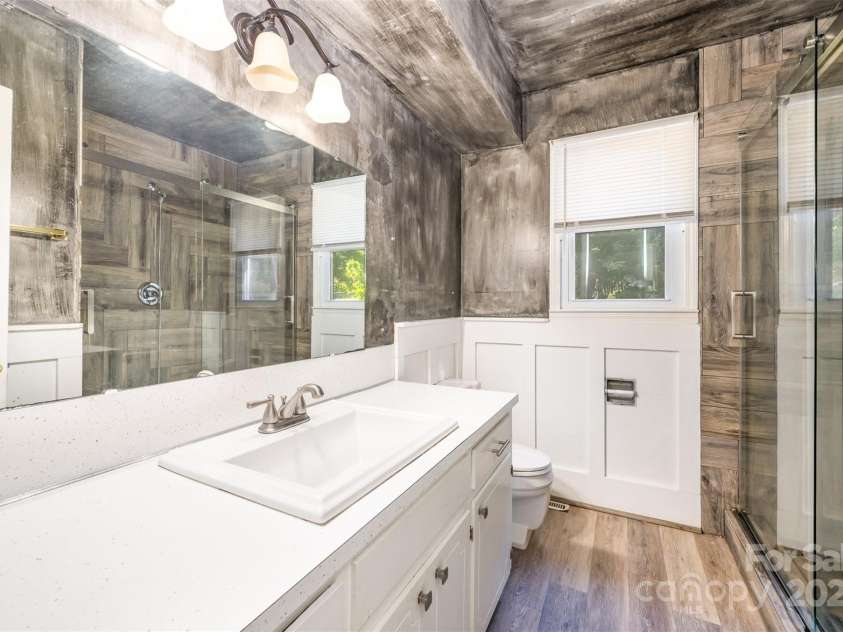 1201 Berkshire Drive, Kannapolis, NC 28081.  MLS# CAR4312333, YatesRealty ID 13802. Upper Bathroom