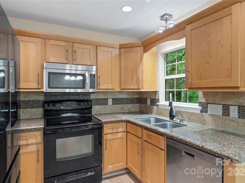 8302 Holbrook Square Court, Charlotte, NC 28216.  MLS# CAR4258996, YatesRealty ID 13802. 