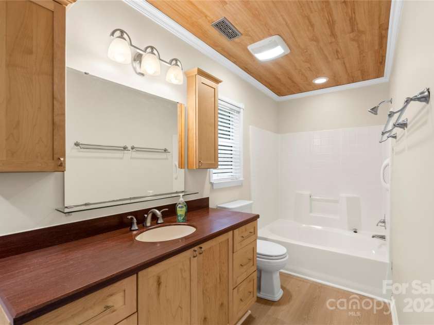 8302 Holbrook Square Court, Charlotte, NC 28216.  MLS# CAR4258996, YatesRealty ID 13802. 