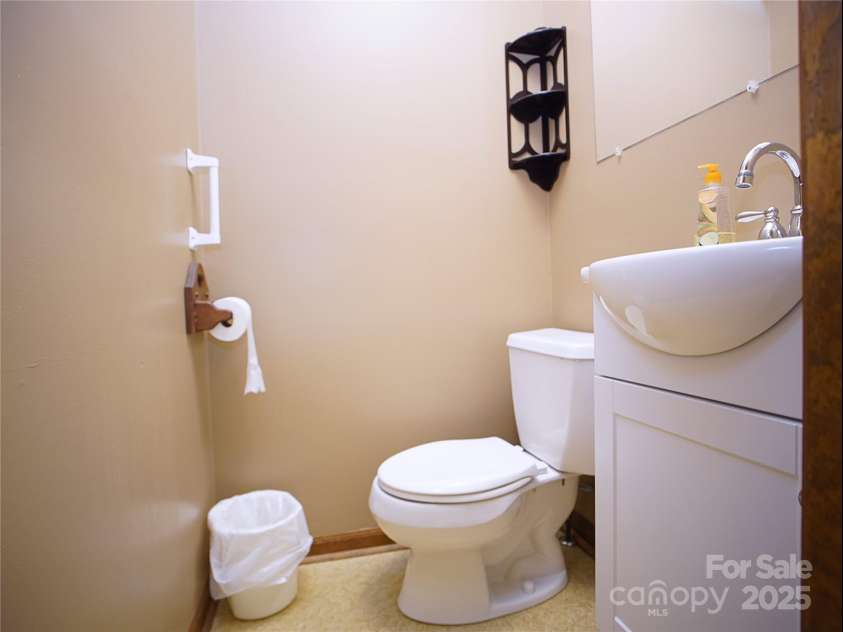 28 Fore Road, Asheville, NC 28806.  MLS# CAR4206820, YatesRealty ID 13803. 1/2 bath