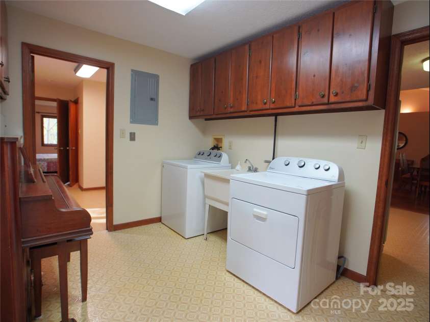 28 Fore Road, Asheville, NC 28806.  MLS# CAR4206820, YatesRealty ID 13803. Laundry and mud room