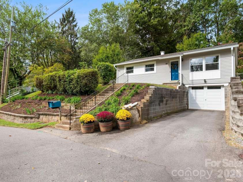 59 Greeley Street, Asheville, NC 28806.  MLS# CAR4363261, YatesRealty ID 13803. 