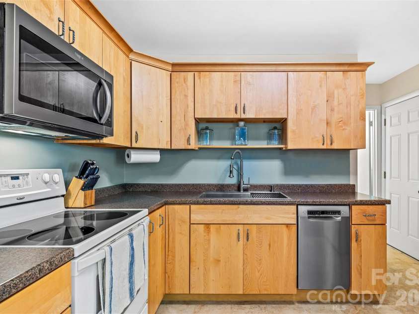 59 Greeley Street, Asheville, NC 28806.  MLS# CAR4363261, YatesRealty ID 13803. 