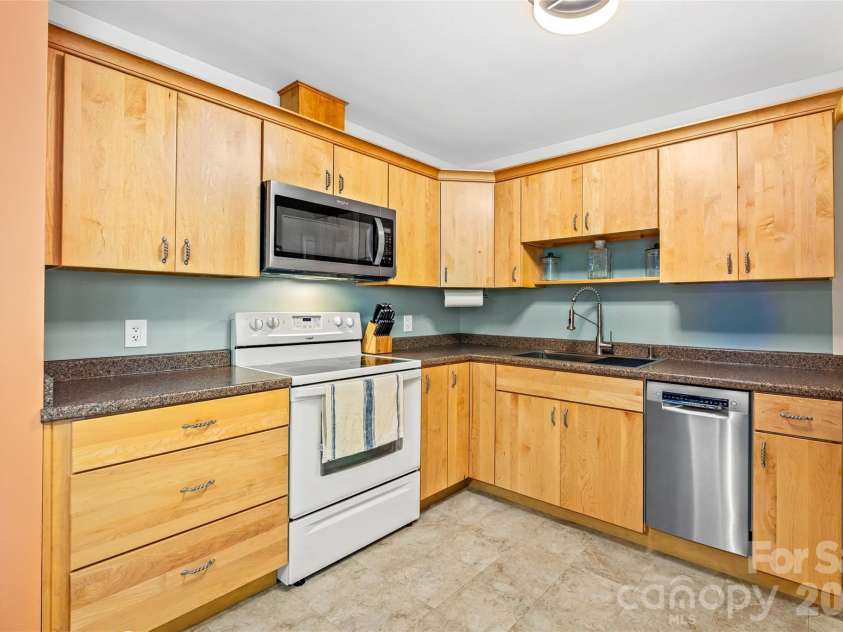 59 Greeley Street, Asheville, NC 28806.  MLS# CAR4363261, YatesRealty ID 13803. 