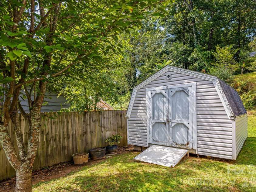 59 Greeley Street, Asheville, NC 28806.  MLS# CAR4363261, YatesRealty ID 13803. 