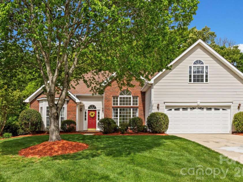127 Nims Spring Drive, Fort Mill, SC 29715.  MLS# CAR4368762, YatesRealty ID 13804. 