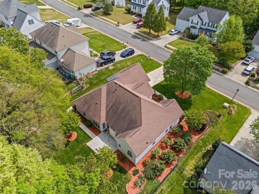 127 Nims Spring Drive, Fort Mill, SC 29715.  MLS# CAR4368762, YatesRealty ID 13804. 