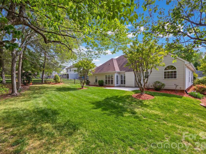 127 Nims Spring Drive, Fort Mill, SC 29715.  MLS# CAR4368762, YatesRealty ID 13804. 