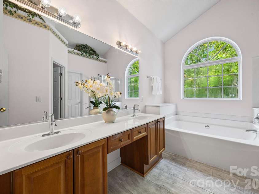 127 Nims Spring Drive, Fort Mill, SC 29715.  MLS# CAR4368762, YatesRealty ID 13804. 