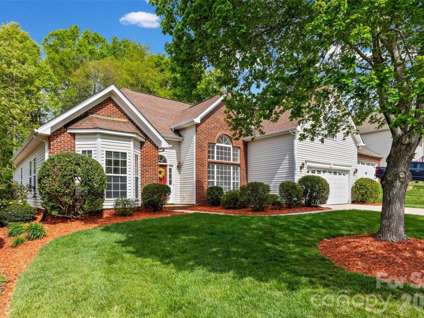 127 Nims Spring Drive, Fort Mill, SC 29715.  MLS# CAR4368762, YatesRealty ID 13804. 