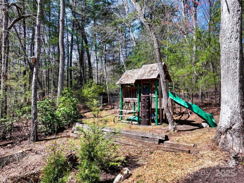 15 Doshia Lane, Fletcher, NC 28732.  MLS# CAR4240662, YatesRealty ID 13804. 