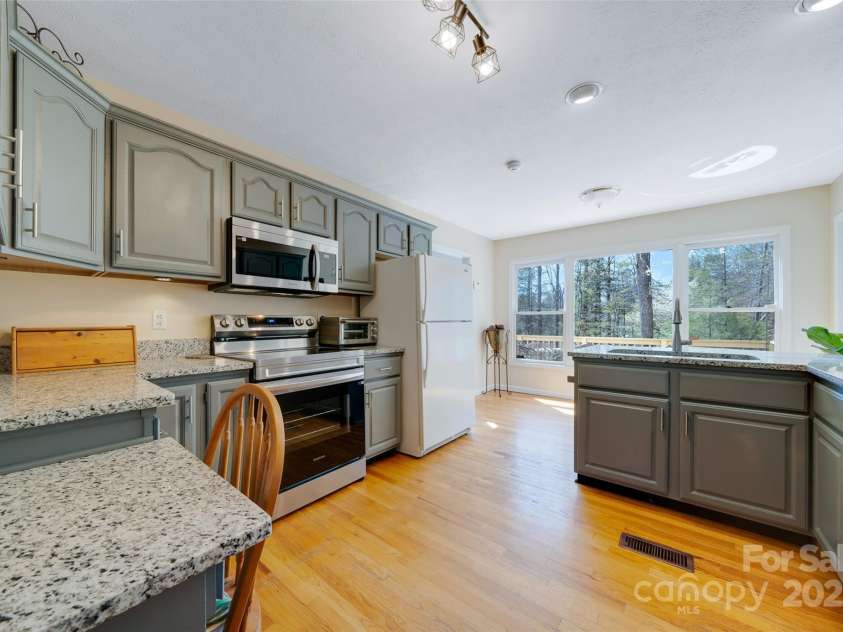 15 Doshia Lane, Fletcher, NC 28732.  MLS# CAR4240662, YatesRealty ID 13804. 