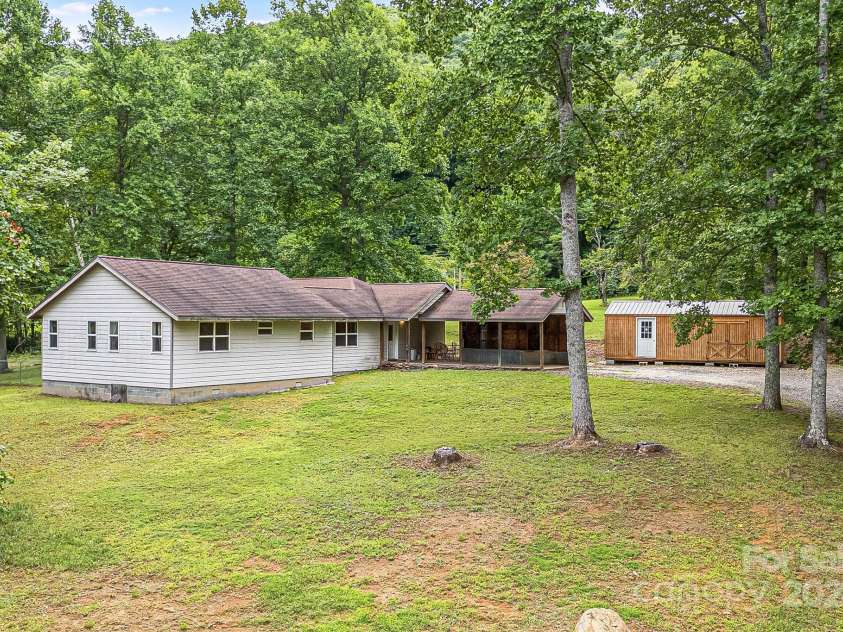 70 Landis Lane, Burnsville, NC 28714.  MLS# CAR4165677, YatesRealty ID 13805. 