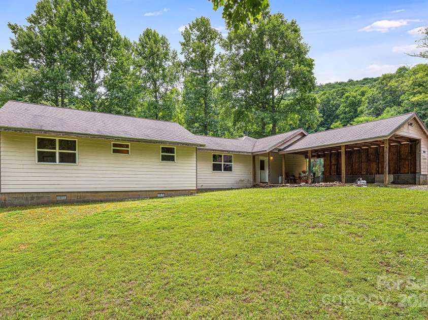 70 Landis Lane, Burnsville, NC 28714.  MLS# CAR4165677, YatesRealty ID 13805. 