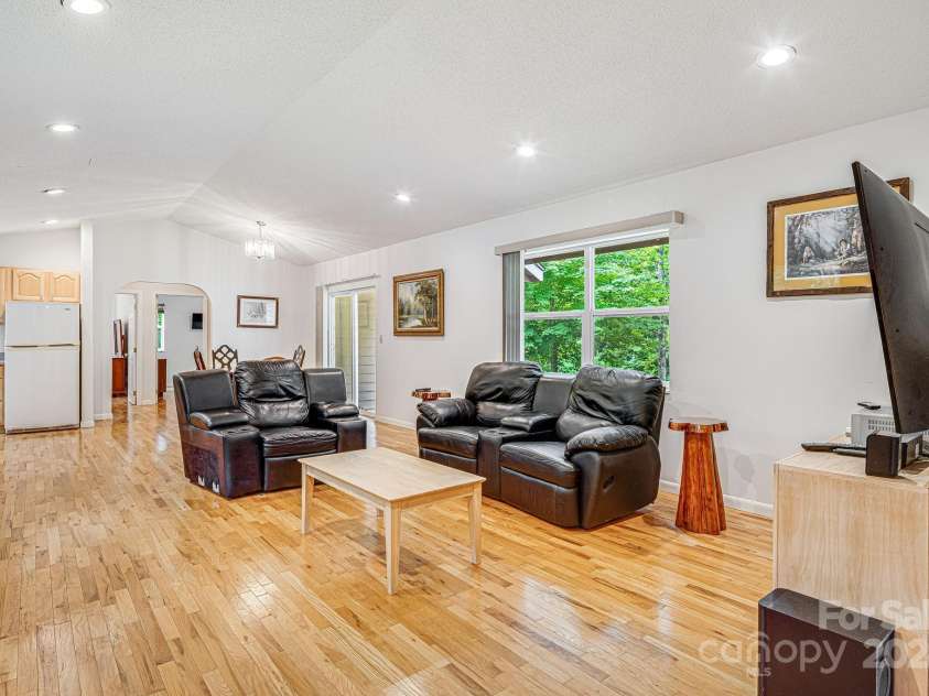 70 Landis Lane, Burnsville, NC 28714.  MLS# CAR4165677, YatesRealty ID 13805. 