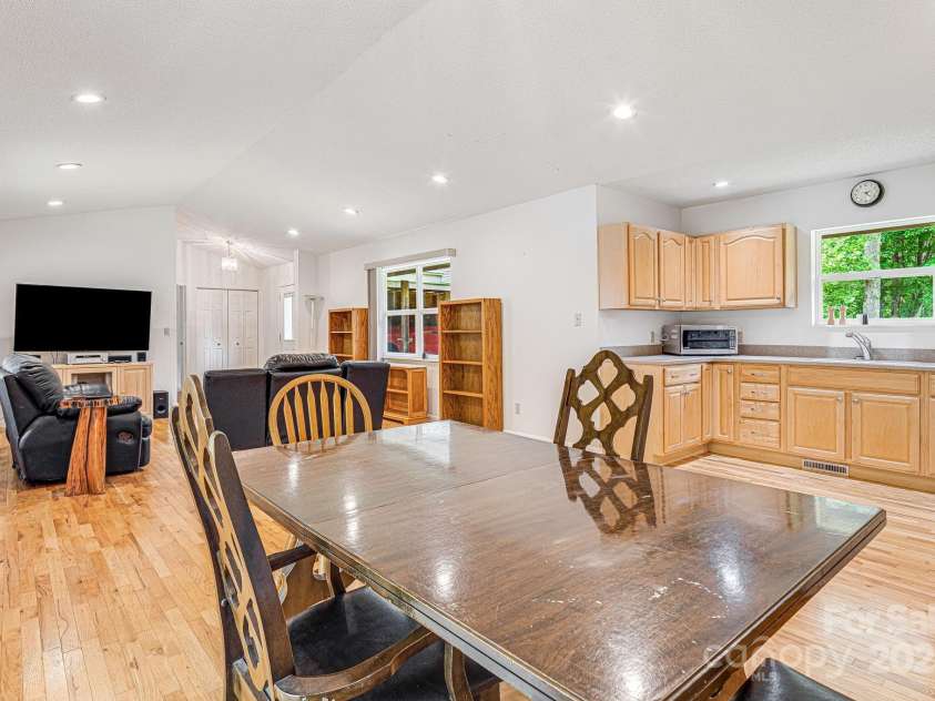 70 Landis Lane, Burnsville, NC 28714.  MLS# CAR4165677, YatesRealty ID 13805. 