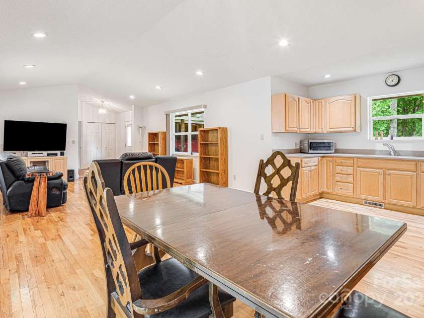 70 Landis Lane, Burnsville, NC 28714.  MLS# CAR4165677, YatesRealty ID 13805. 