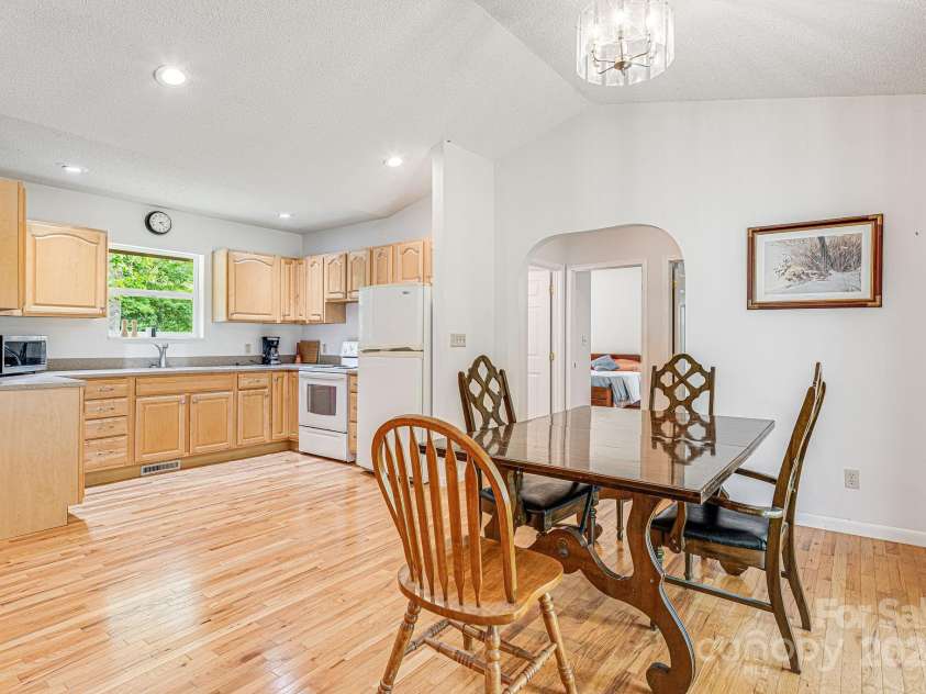 70 Landis Lane, Burnsville, NC 28714.  MLS# CAR4165677, YatesRealty ID 13805. 