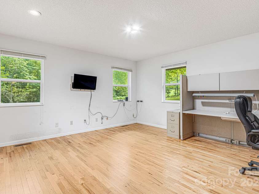 70 Landis Lane, Burnsville, NC 28714.  MLS# CAR4165677, YatesRealty ID 13805. 