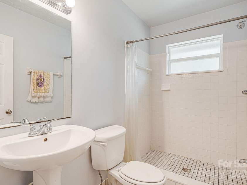 70 Landis Lane, Burnsville, NC 28714.  MLS# CAR4165677, YatesRealty ID 13805. 