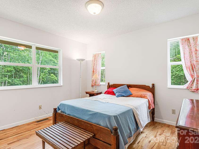 70 Landis Lane, Burnsville, NC 28714.  MLS# CAR4165677, YatesRealty ID 13805. 