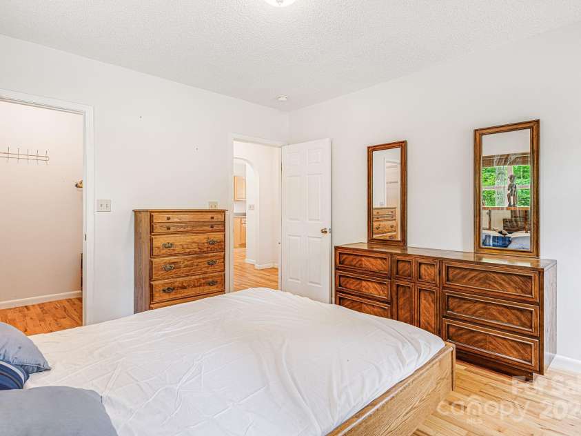 70 Landis Lane, Burnsville, NC 28714.  MLS# CAR4165677, YatesRealty ID 13805. 