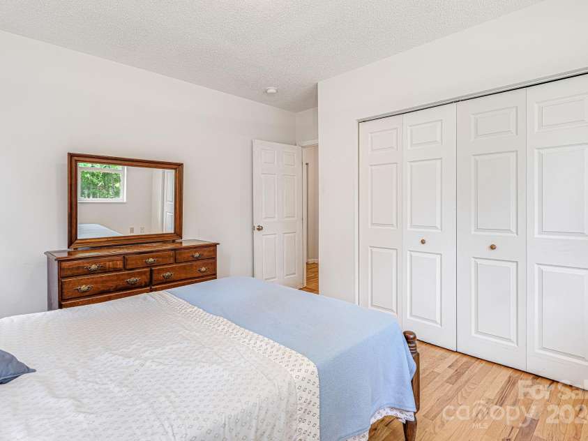 70 Landis Lane, Burnsville, NC 28714.  MLS# CAR4165677, YatesRealty ID 13805. 