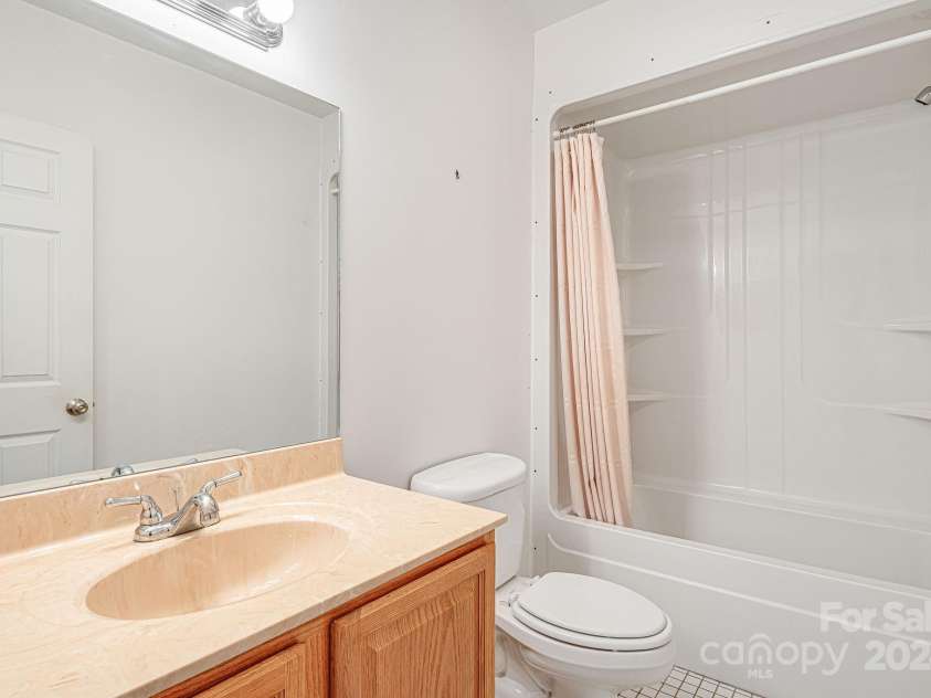 70 Landis Lane, Burnsville, NC 28714.  MLS# CAR4165677, YatesRealty ID 13805. 