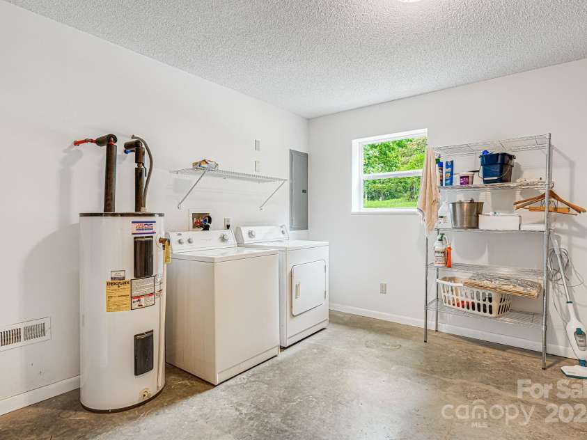 70 Landis Lane, Burnsville, NC 28714.  MLS# CAR4165677, YatesRealty ID 13805. 