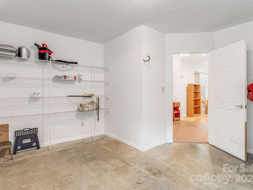 70 Landis Lane, Burnsville, NC 28714.  MLS# CAR4165677, YatesRealty ID 13805. 