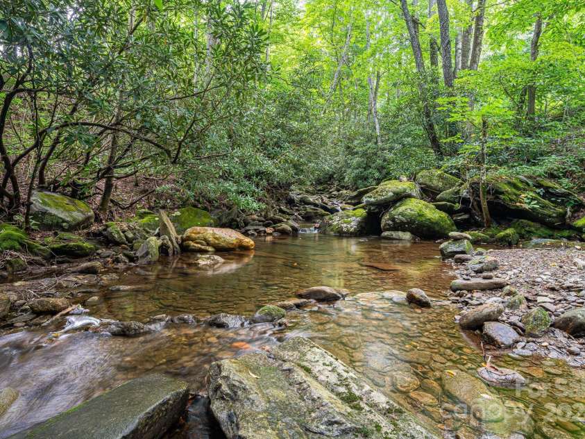 70 Landis Lane, Burnsville, NC 28714.  MLS# CAR4165677, YatesRealty ID 13805. 