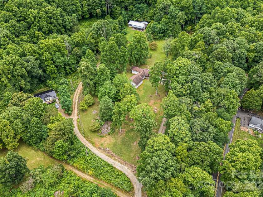 70 Landis Lane, Burnsville, NC 28714.  MLS# CAR4165677, YatesRealty ID 13805. 