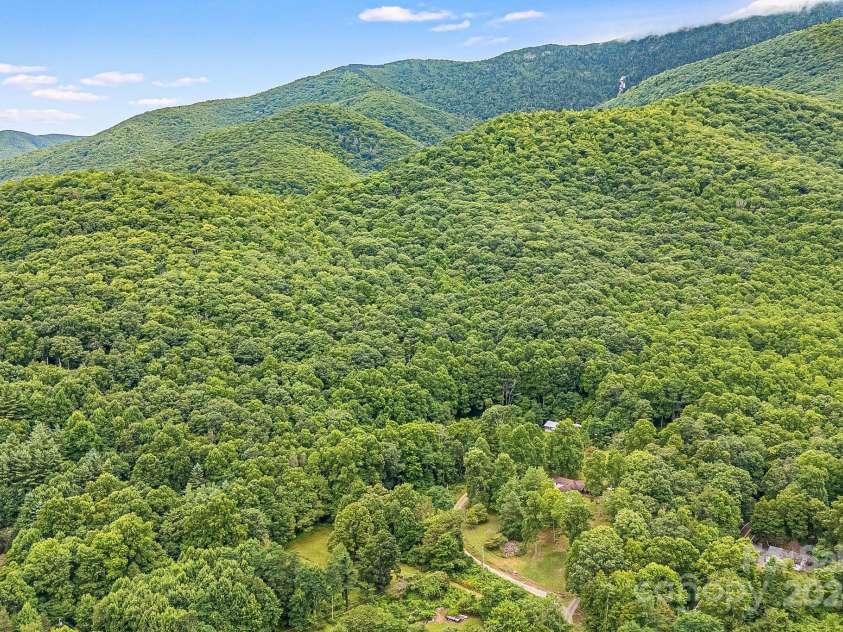 70 Landis Lane, Burnsville, NC 28714.  MLS# CAR4165677, YatesRealty ID 13805. 