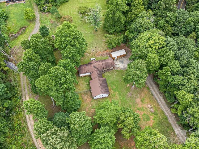 70 Landis Lane, Burnsville, NC 28714.  MLS# CAR4165677, YatesRealty ID 13805. 