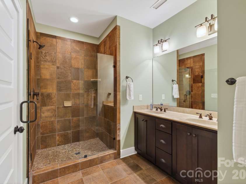 10959 Willow Oak Road, Norwood, NC 28128.  MLS# CAR4369840, YatesRealty ID 13806. Main Floor Bath
