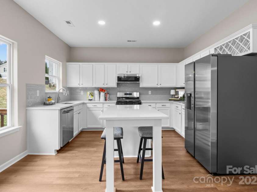 302 Flanders Drive, Mooresville, NC 28117.  MLS# CAR4230746, YatesRealty ID 13806. 