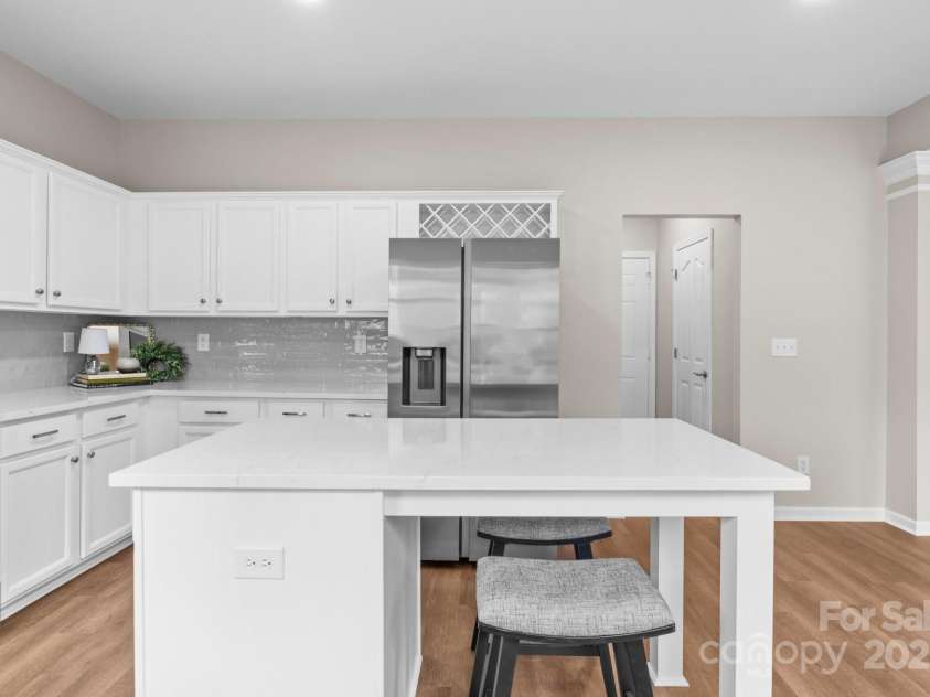 302 Flanders Drive, Mooresville, NC 28117.  MLS# CAR4230746, YatesRealty ID 13806. 