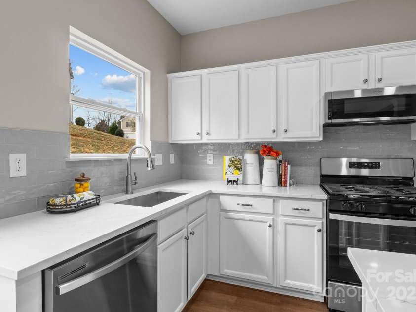 302 Flanders Drive, Mooresville, NC 28117.  MLS# CAR4230746, YatesRealty ID 13806. 