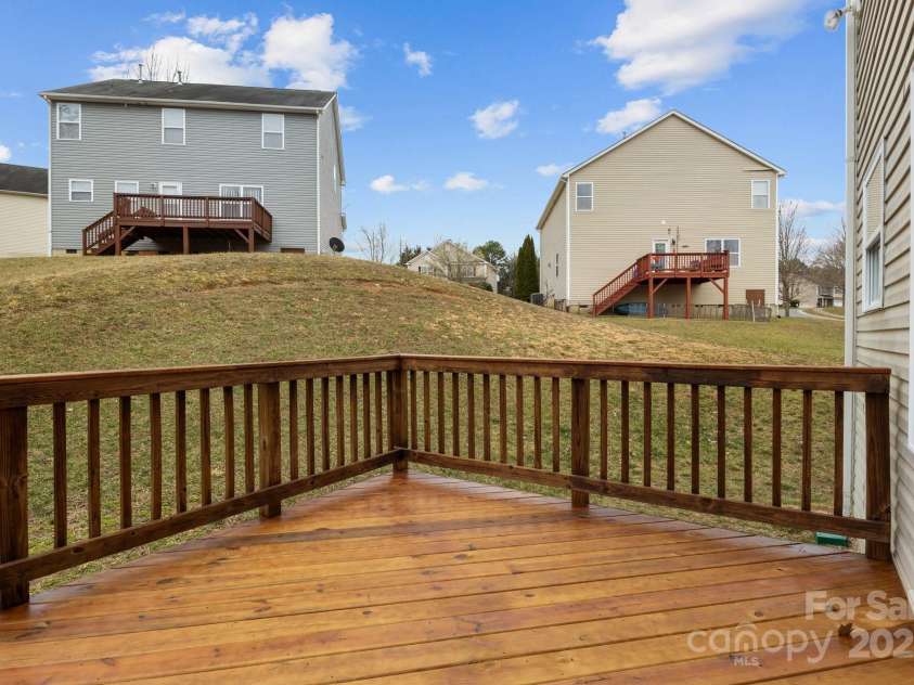 302 Flanders Drive, Mooresville, NC 28117.  MLS# CAR4230746, YatesRealty ID 13806. 