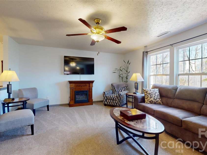 746 Ladino Lane, Clover, SC 29710.  MLS# CAR4346549, YatesRealty ID 13807. Great Room 