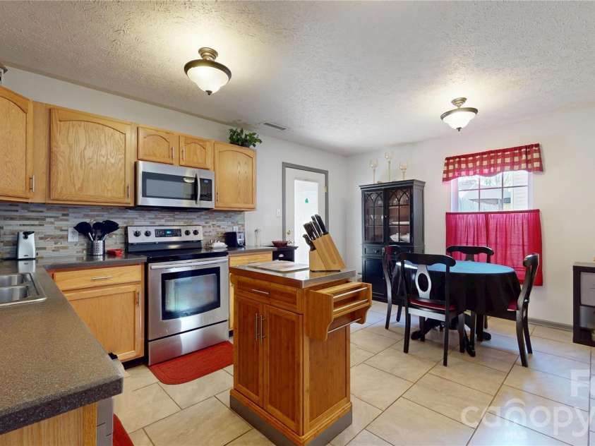 746 Ladino Lane, Clover, SC 29710.  MLS# CAR4346549, YatesRealty ID 13807. Kitchen 
