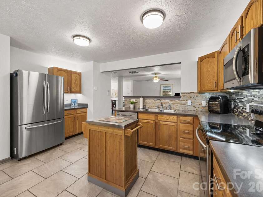 746 Ladino Lane, Clover, SC 29710.  MLS# CAR4403509, YatesRealty ID 13807. Kitchen