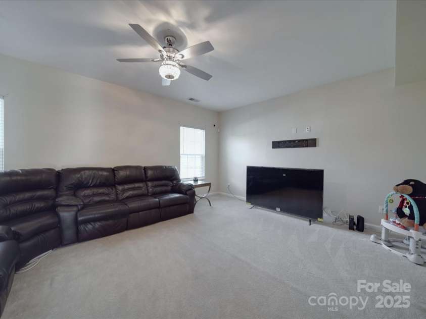 848 Wingthorn Rose Drive, Gastonia, NC 28056.  MLS# CAR4242063, YatesRealty ID 13807. 