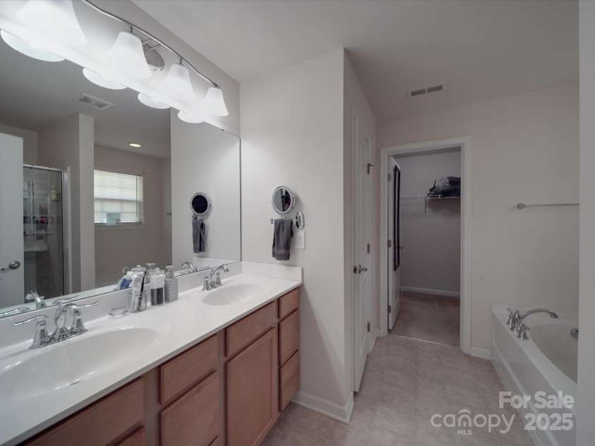 848 Wingthorn Rose Drive, Gastonia, NC 28056.  MLS# CAR4242063, YatesRealty ID 13807. 
