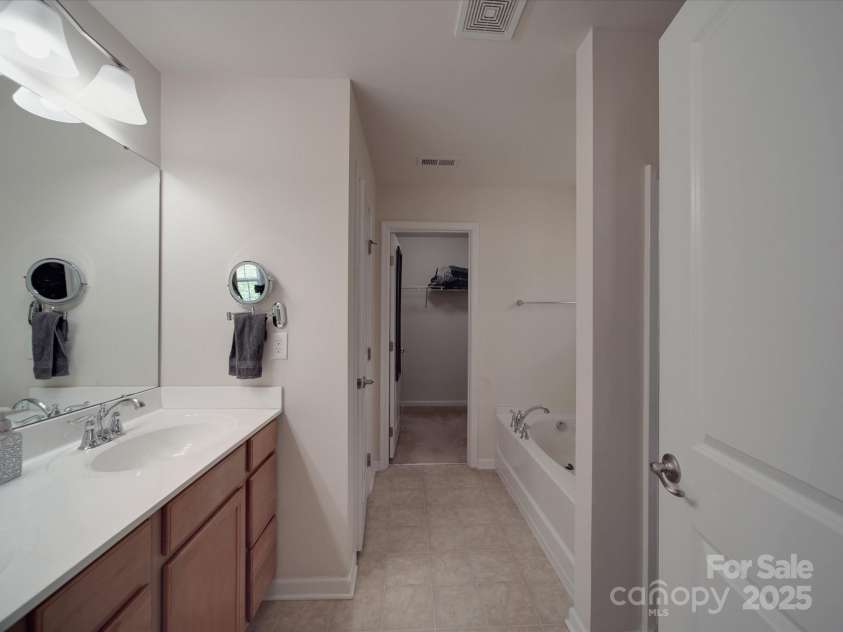 848 Wingthorn Rose Drive, Gastonia, NC 28056.  MLS# CAR4242063, YatesRealty ID 13807. 