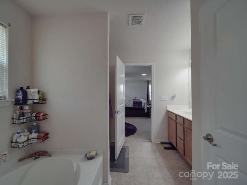 848 Wingthorn Rose Drive, Gastonia, NC 28056.  MLS# CAR4242063, YatesRealty ID 13807. 
