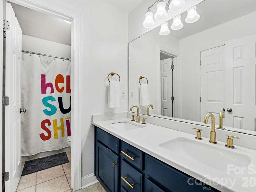 4111 Harmattan Drive, Denver, NC 28037.  MLS# CAR4358146, YatesRealty ID 13808. Upstairs full bath.