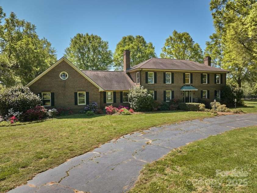 820 Phillips Road, Columbus, NC 28722.  MLS# CAR4250822, YatesRealty ID 13808. Circular driveway