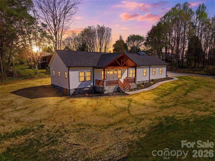 1007 Hibriten Drive, Lenoir, NC 28645.  MLS# CAR4365297, YatesRealty ID 13809. 