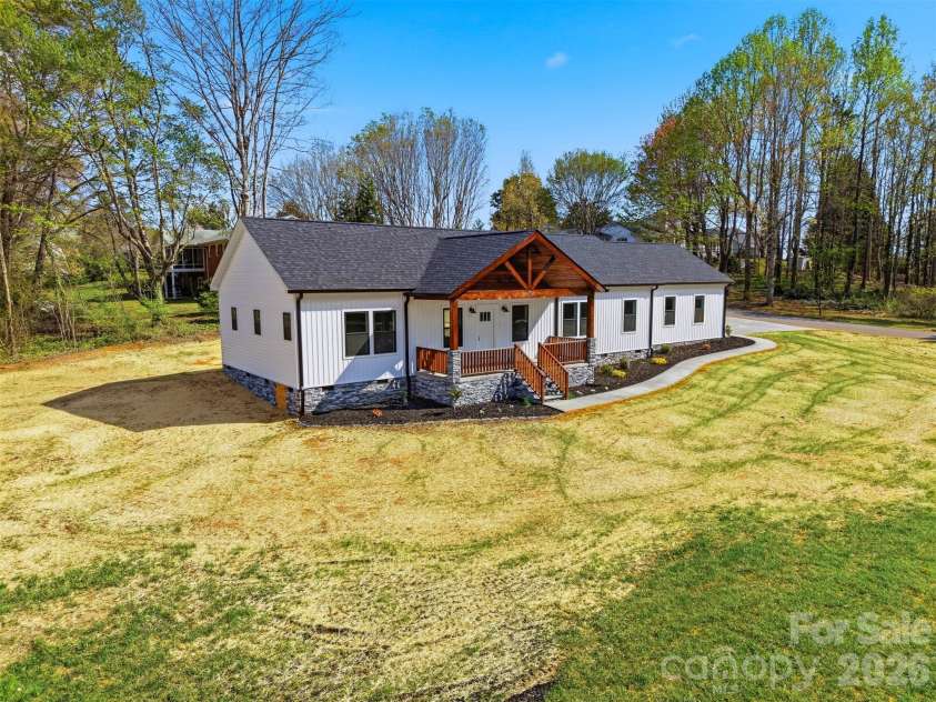 1007 Hibriten Drive, Lenoir, NC 28645.  MLS# CAR4365297, YatesRealty ID 13809. 